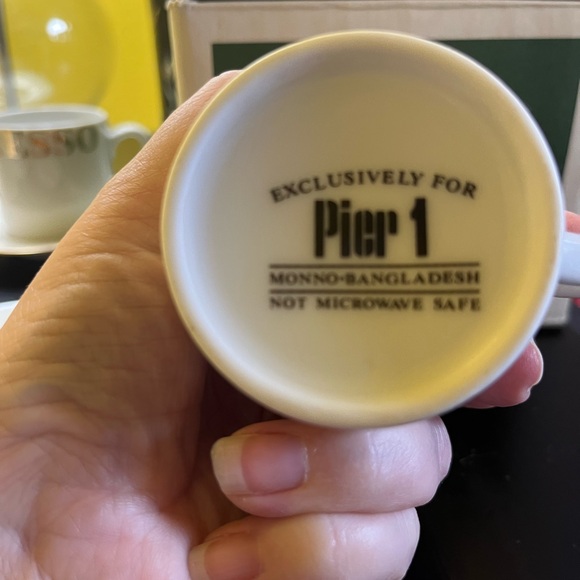 Pier 1 espresso cafe set of 4 white and gold cups and saucers - Picture 7 of 17